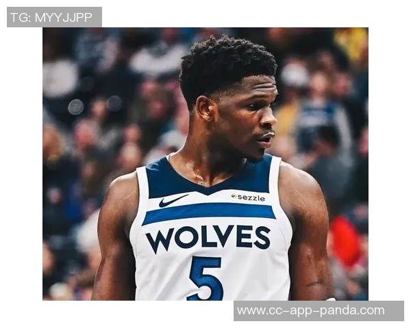 爱德华兹表现出色半场8投4中三分球命中率高达60贡献16分4篮板 爱德华兹表现出色半场8投4中三分球命中率高达60贡献16分4篮板